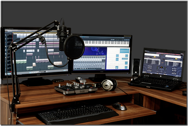 studio-g20f13bdb8_640